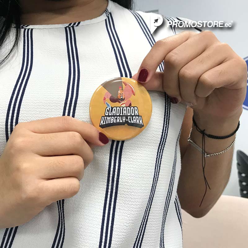 Pines 5,8 cm. Boton.