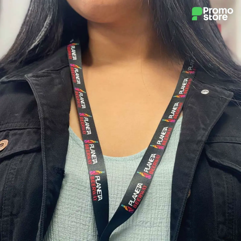 Colgante con mosquetón Metálico (Tela satin)