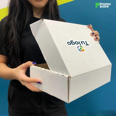 Caja 25,7×20,5x8cm con sticker