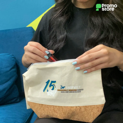 Cosmetiquera de lienzo con corcho